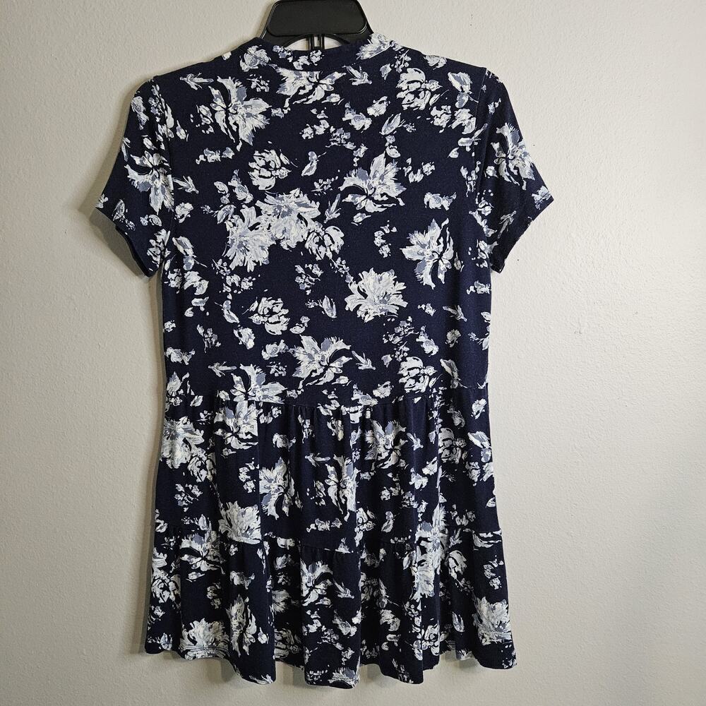 Wonderly Women's S Tiered Tunic Top Blue Floral ButtonDown Short Sleeve V-neck - Picture 2 of 8